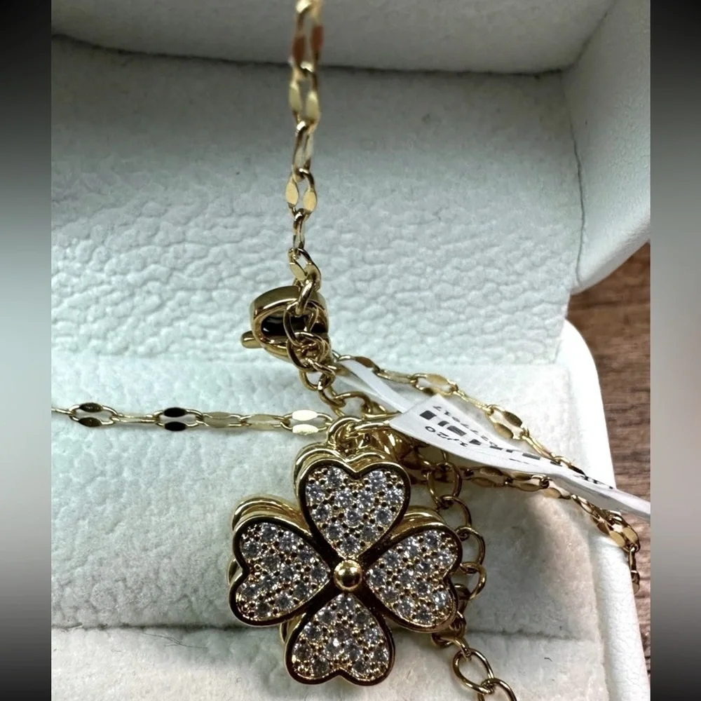 Clover necklace 18k gold shipped fast brand new with tags